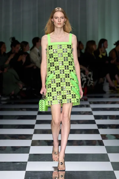 Look 50